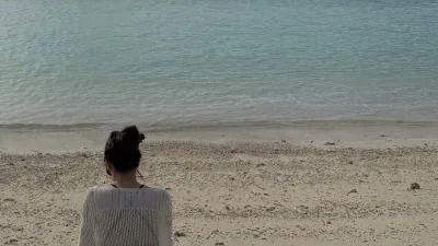 갈색 원피스 수영복 입은 있지 유나 잘록한 복부 왕골반 Y존